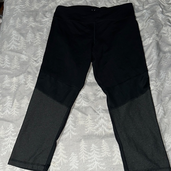 Workout capris - Picture 1 of 3